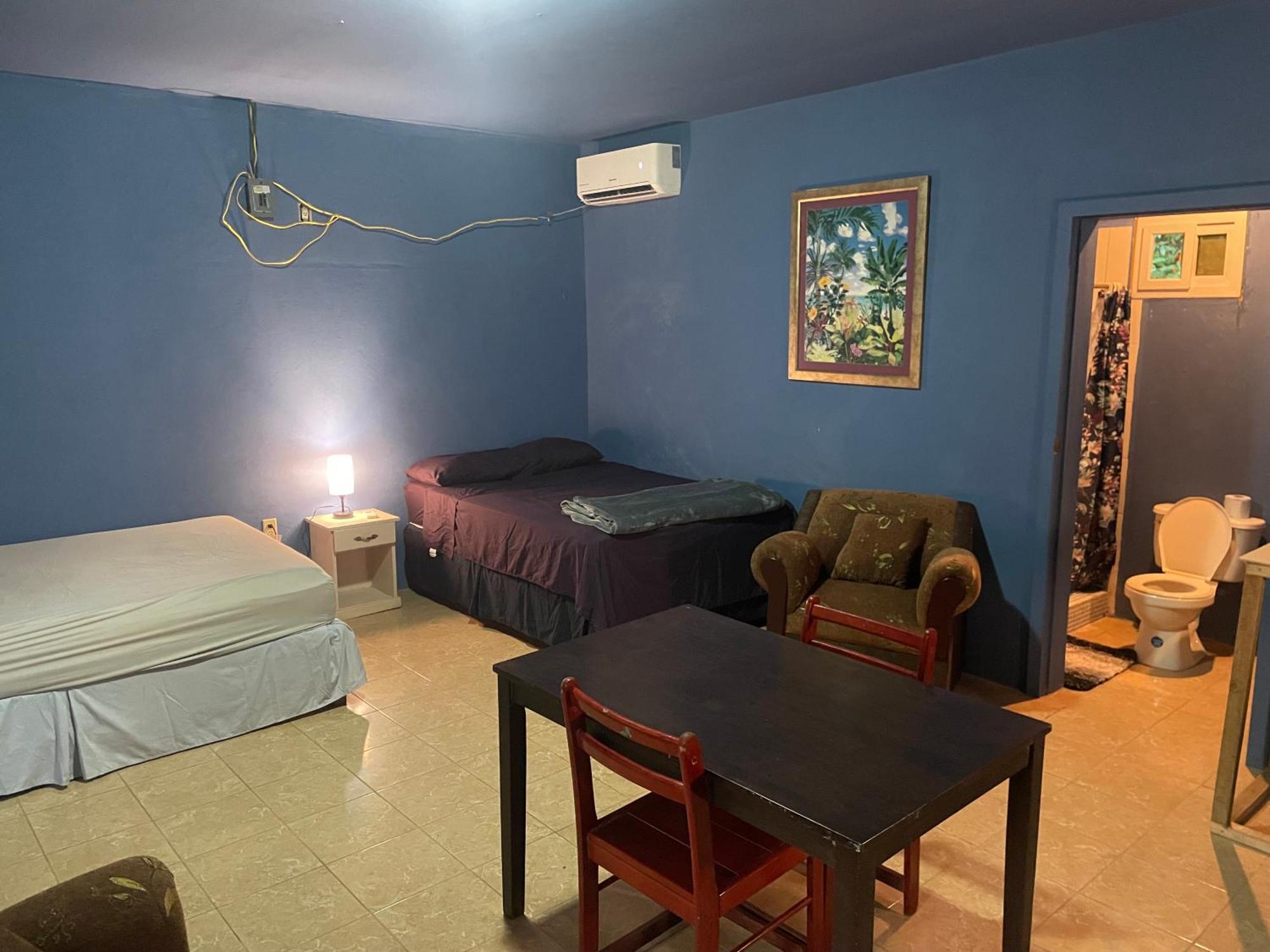 Airport Inn Roatan ภายนอก รูปภาพ
