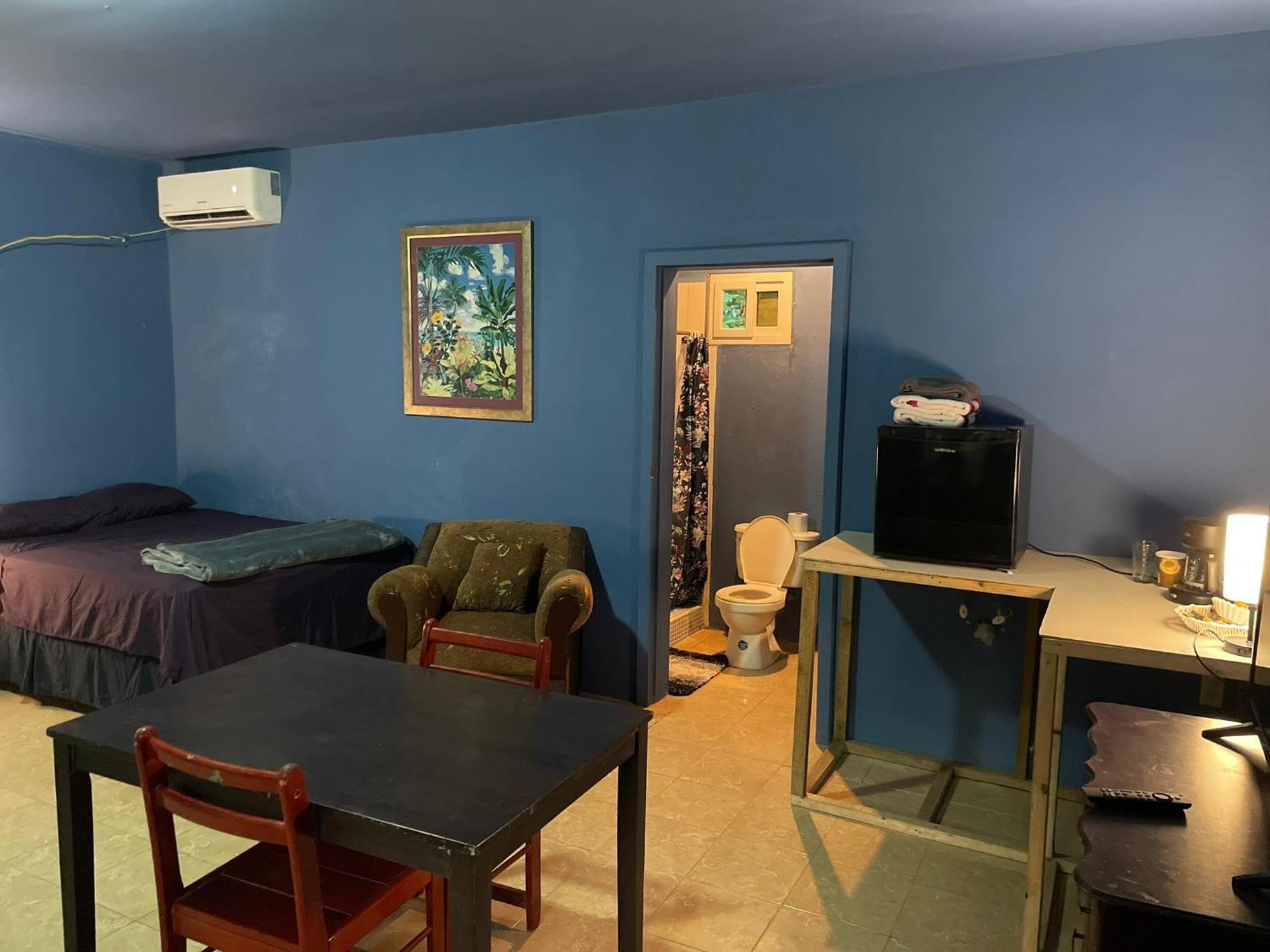 Airport Inn Roatan ภายนอก รูปภาพ
